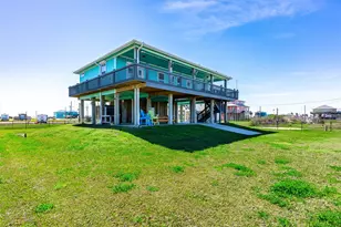 1040 N Gayle St, Gilchrist, TX 77617 - Photo 13