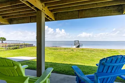 1040 N Gayle Street, Gilchrist, TX 77617 - Photo 9