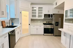 417 W Blum St, Alvin, TX 77511 - Photo 3