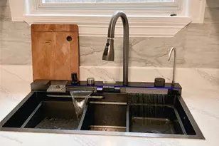 417 W Blum St, Alvin, TX 77511 - Photo 5