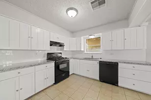 821 E Miller St, Angleton, TX 77515 - Photo 7