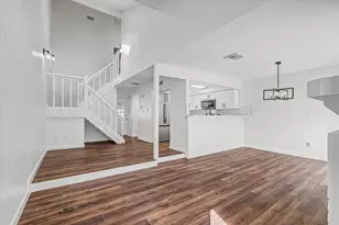 7080 Greenway Chase St, Houston, TX 77072 - Photo 7
