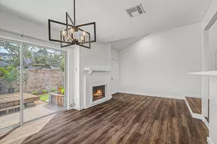 7080 Greenway Chase St, Houston, TX 77072 - Photo 11