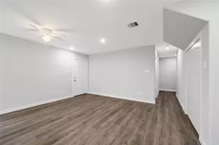 8215 Crestview Dr, Houston, TX 77028 - Photo 5