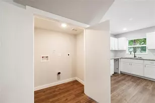 8215 Crestview Dr, Houston, TX 77028 - Photo 9