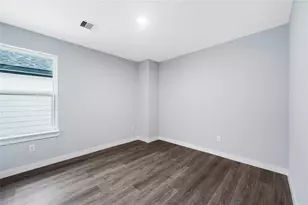 8215 Crestview Dr, Houston, TX 77028 - Photo 17