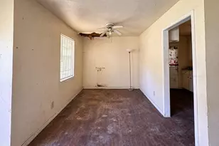9236 Kelburn Dr, Houston, TX 77016 - Photo 3