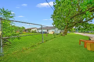5003 Ridgeway Dr, Houston, TX 77033 - Photo 5