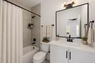 1607 W 25th St, Houston, TX 77008 - Photo 13