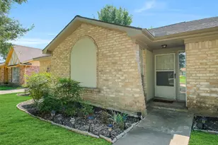 11715 Brighton Ln, Meadows Place, TX 77477 - Photo 5