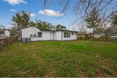 5833 Southlea Street, Houston, TX 77033 - Photo 37