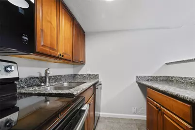 2507 37th Street #B, Galveston, TX 77550 - Photo 11