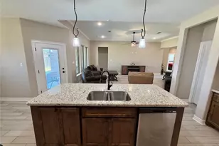 216 Shannon St, Angleton, TX 77515 - Photo 9