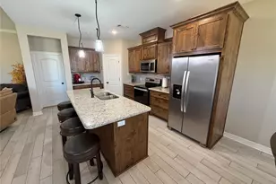 216 Shannon St, Angleton, TX 77515 - Photo 5