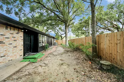 1503 Woodlawn Street, Baytown, TX 77520 - Photo 35