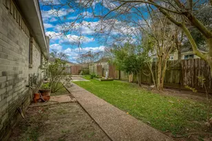 2902 Arrowhead Dr, Sugar Land, TX 77479 - Photo 9