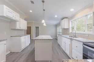 1520 W Creek Dr, Conroe, TX 77304 - Photo 9