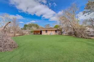 8428 Swiftwater Ln, Houston, TX 77075 - Photo 17