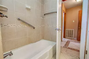 8428 Swiftwater Ln, Houston, TX 77075 - Photo 15