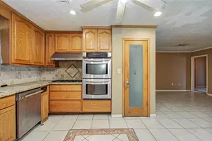 8428 Swiftwater Ln, Houston, TX 77075 - Photo 7