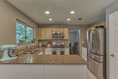 100 W Rainbow Ridge Circle, The Woodlands, TX 77381 - Photo 19