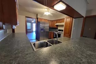 804 Littlejohn Ct, Pasadena, TX 77502 - Photo 5