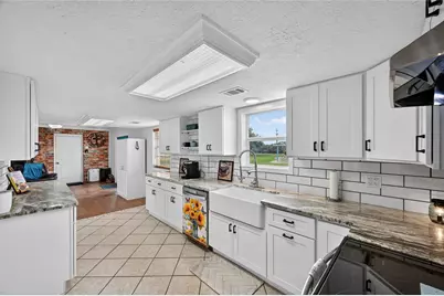 6072 County Road 122, Hallettsville, TX 77964 - Photo 9