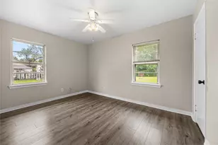 223 Wildwood St, Baytown, TX 77520 - Photo 23
