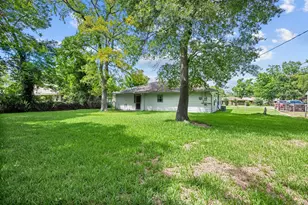 223 Wildwood St, Baytown, TX 77520 - Photo 25
