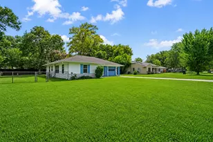 223 Wildwood St, Baytown, TX 77520 - Photo 5
