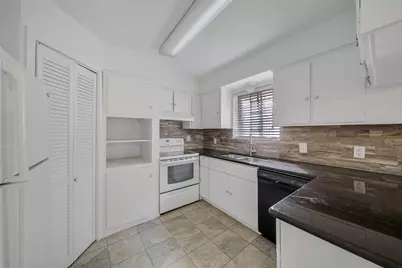 1403 Blalock Road #15, Houston, TX 77055 - Photo 9