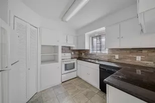 1403 Blalock Rd, Houston, TX 77055 - Photo 9