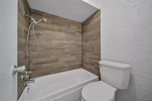 1403 Blalock Rd, Houston, TX 77055 - Photo 17