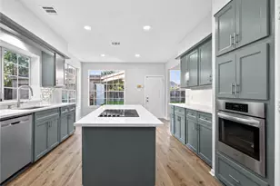 8010 Ashley Cir Dr N, Houston, TX 77071 - Photo 7