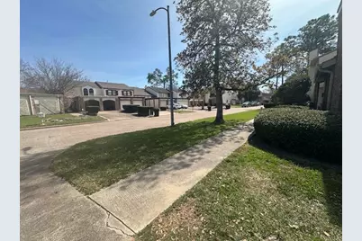 5921 Arncliffe Drive #5921, Houston, TX 77088 - Photo 5