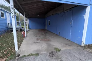 902 1st St, Louise, TX 77455 - Photo 13