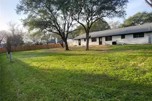 1608 Longhofer St, Brenham, TX 77833 - Photo 3