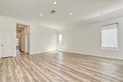 1429 Northwood Bluff Lane, Pinehurst, TX 77362 - Photo 5