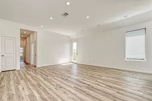 1429 Northwood Blf Ln, Pinehurst, TX 77362 - Photo 5