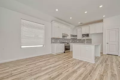 1429 Northwood Bluff Lane, Pinehurst, TX 77362 - Photo 7