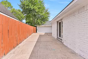 9322 Petersham Dr, Houston, TX 77031 - Photo 19