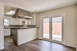 9322 Petersham Dr, Houston, TX 77031 - Photo 7