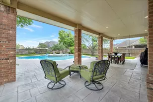 51 Deerwood Ct, Lake Jackson, TX 77566 - Photo 5