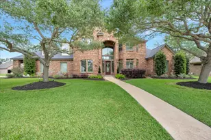 51 Deerwood Ct, Lake Jackson, TX 77566 - Photo 3
