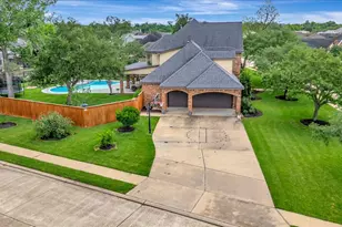 51 Deerwood Ct, Lake Jackson, TX 77566 - Photo 47