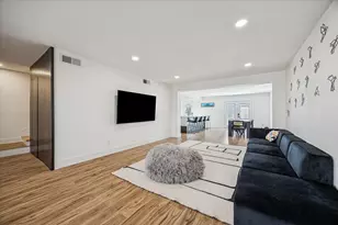 13062 Trail Hollow Dr, Houston, TX 77079 - Photo 7