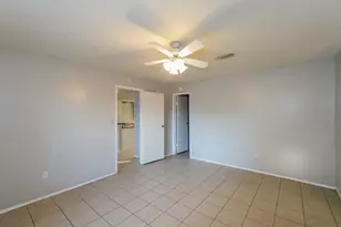 7622 Millbrae Ln, Houston, TX 77041 - Photo 11