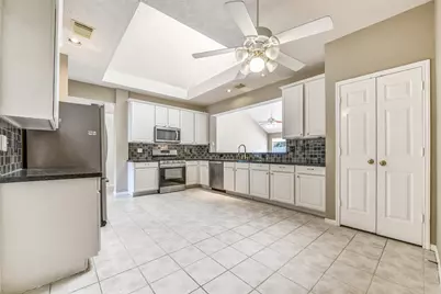 317 Vantage Pointe Circle, League City, TX 77573 - Photo 11