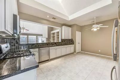 317 Vantage Pointe Circle, League City, TX 77573 - Photo 7