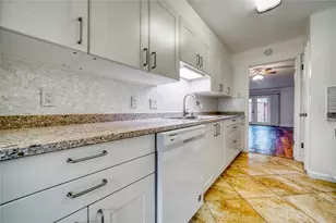 13376 Trail Hollow Dr, Houston, TX 77079 - Photo 9